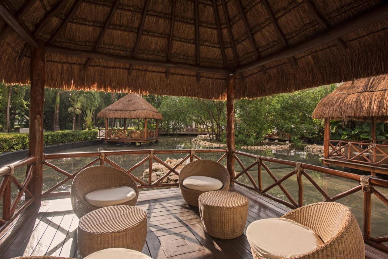 Grand Sunset Princess Playa del Carmen Exterior foto The resort's lagoon