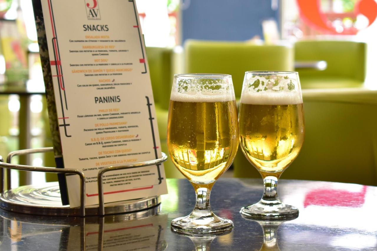 Grand Sunset Princess Playa del Carmen Exterior foto Beer in tulip glasses