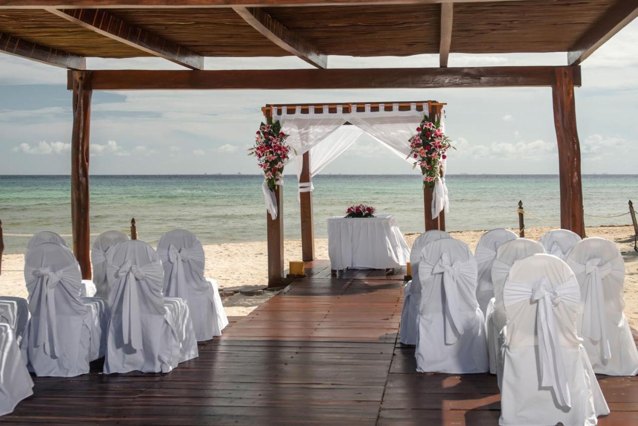 Grand Sunset Princess Playa del Carmen Exterior foto A beach wedding