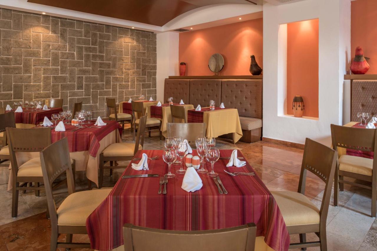 Grand Sunset Princess Playa del Carmen Exterior foto Restaurant at the hotel
