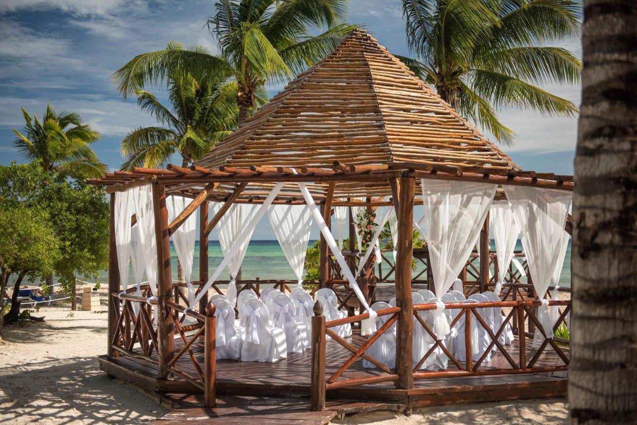Grand Sunset Princess Playa del Carmen Exterior foto A gazebo at the beach
