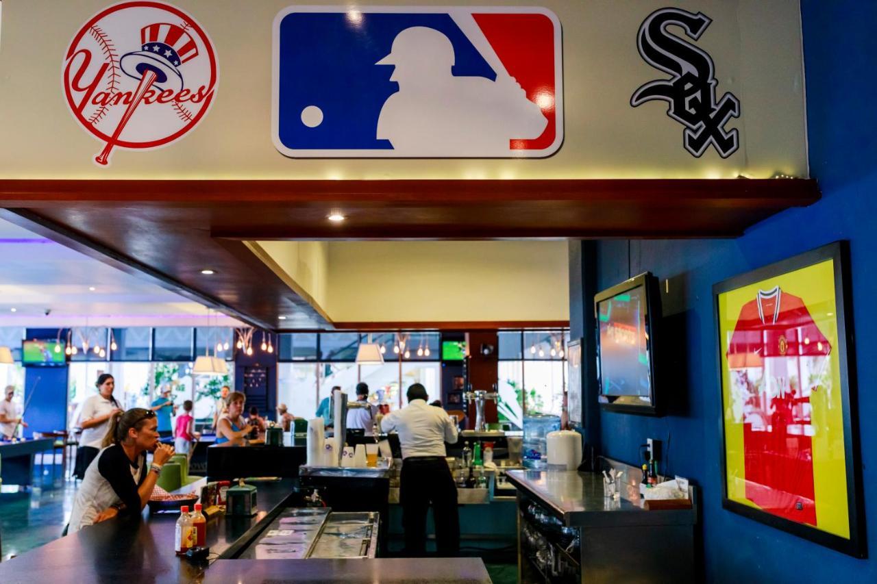Grand Sunset Princess Playa del Carmen Exterior foto Interior of a typical MLB-themed restaurant