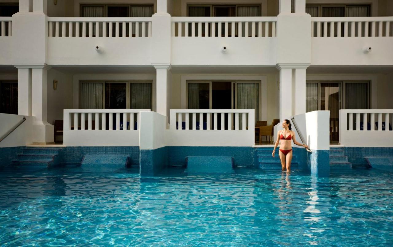 Grand Sunset Princess Playa del Carmen Exterior foto The swimming pool at the hotel